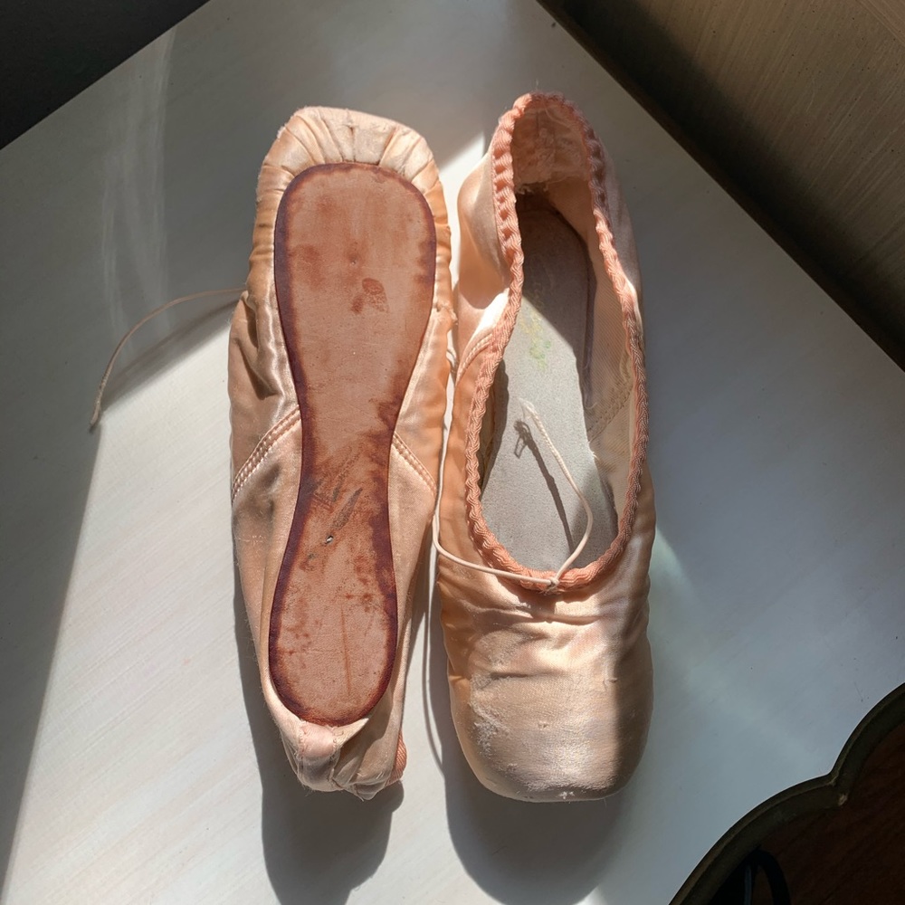 ballet pointe shoes